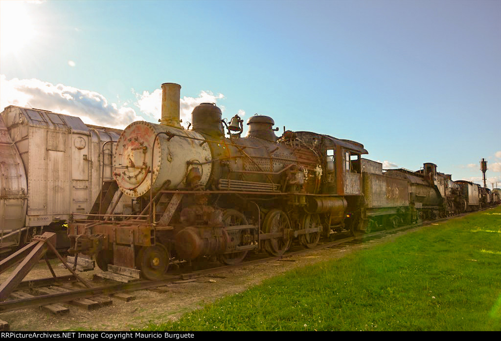 Illinois Central 2-6-0 Steam Loco